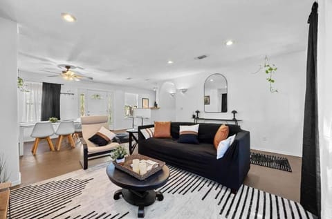 Stunning Lake Travis Retreat in Austin House in Lake Travis