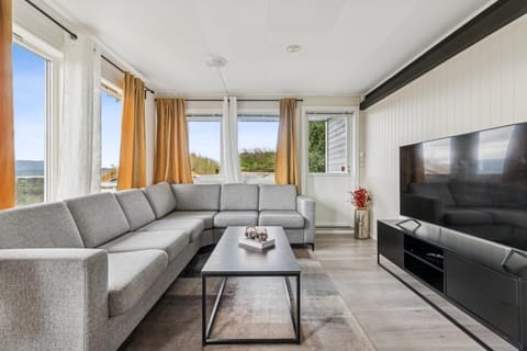 Communal lounge/ TV room, Communal lounge/ TV room