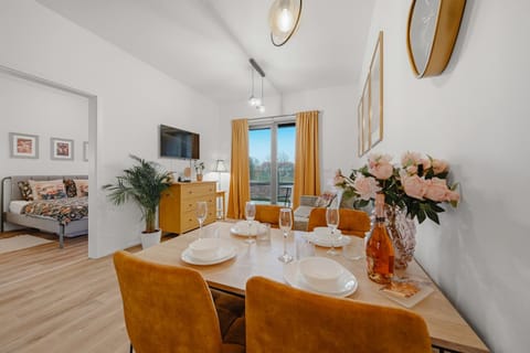 Communal lounge/ TV room, Bed, TV and multimedia, Living room, Photo of the whole room, Dining area, Bedroom