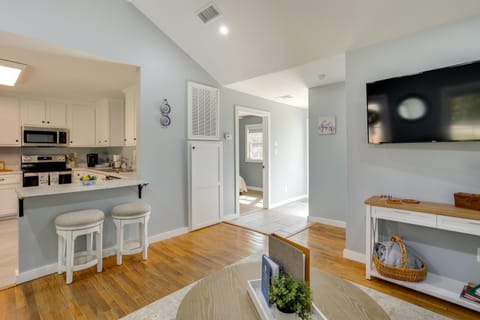 10 Mi to Tennessee River Blue Willow-Themed Home House in Pickwick Lake