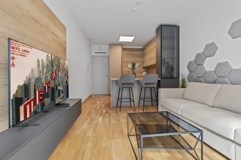 TV and multimedia, Kitchen or kitchenette, Living room, Seating area, Dining area