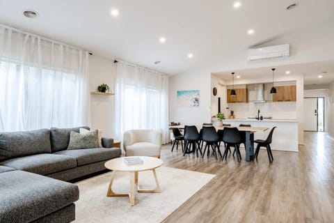 Kitchen or kitchenette, Living room, Dining area