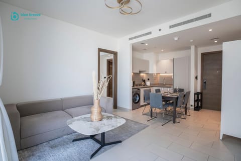 Kitchen or kitchenette, Living room, Seating area