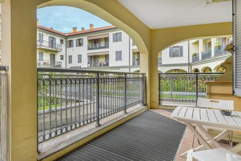 New - RhoFiera Milano - 5 min Free Wi-Fi Apartment in Rho