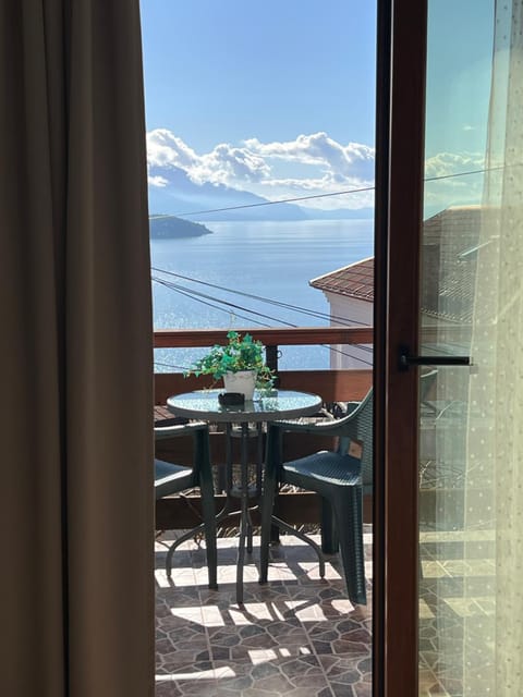 Patio, Day, Natural landscape, View (from property/room), Balcony/Terrace, Living room, Beach, Lake view, Mountain view