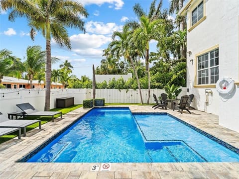 Hollywood Crest by Rove - 4BR Home with Heated Pool House in Hollywood
