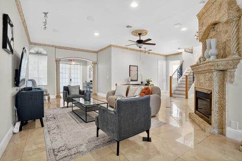 Living room, Seating area, fireplace