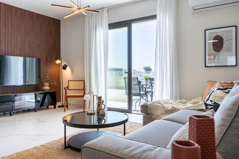 TV and multimedia, Living room, Seating area, Evening entertainment