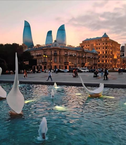 Nearby landmark, Day, People, Natural landscape, Activities, City view, Pool view, group of guests