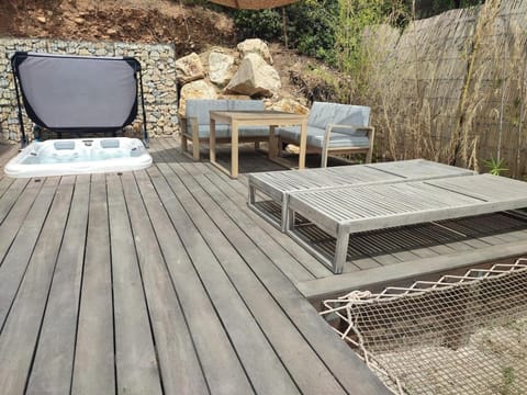 Garden, Hot Tub, Balcony/Terrace