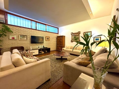 386 VR · 6Bedroom House 5 min from Copacabana Beach House in Rio de Janeiro