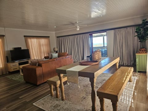 Communal lounge/ TV room