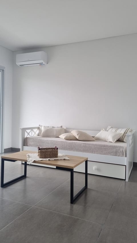 Bed, Living room