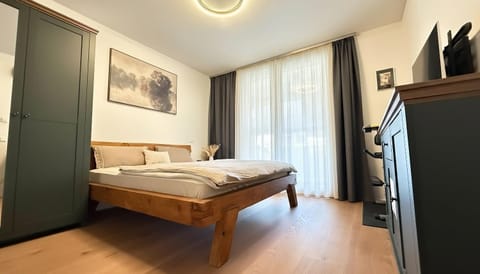 Communal lounge/ TV room, Bed, Photo of the whole room, Bedroom, wardrobe