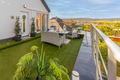 Balcony/Terrace, Mountain view