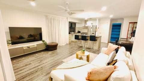 Kitchen or kitchenette, Living room, Dining area, kitchen