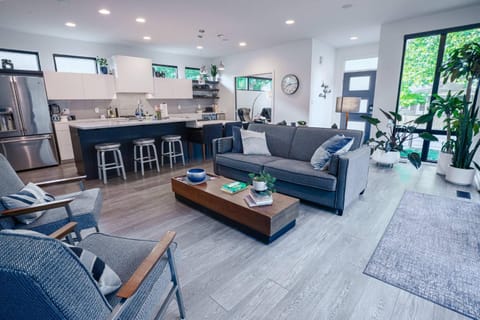 BBQ facilities, Hot Tub, TV and multimedia, Balcony/Terrace, Photo of the whole room, Floor plan, Dining area