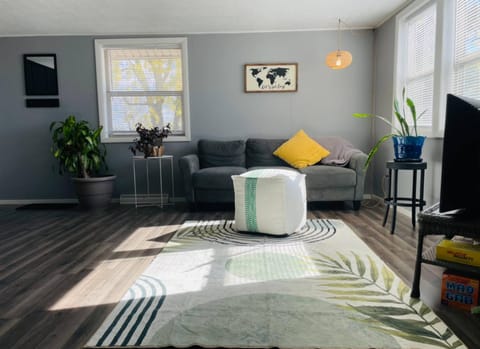Game Room, TV and multimedia, Living room, Seating area, Bedroom