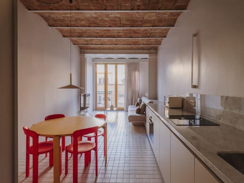 Kitchen or kitchenette, Dining area, stove