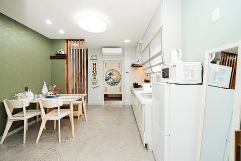 Kitchen or kitchenette, Dining area, air conditioner