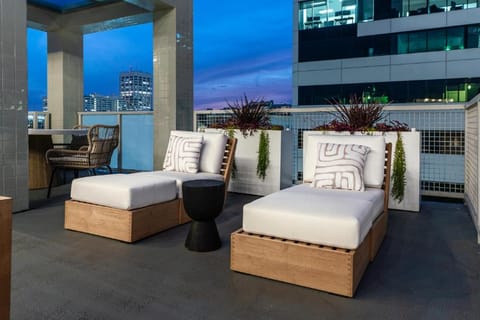 WEHO Place By Sunset Plaza Apartment in West Hollywood