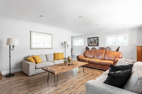 Living room, Photo of the whole room, Seating area