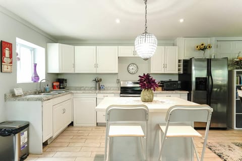 Kitchen or kitchenette, Dining area, kitchen