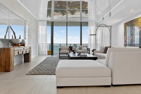 Auberge Blue by Rove Travel Oceanfront with Balcony House in Fort Lauderdale