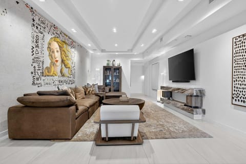 Auberge Blue by Rove Travel Oceanfront with Balcony House in Fort Lauderdale