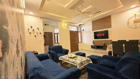 Communal lounge/ TV room, air conditioner