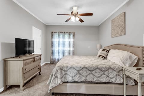 Grill & Chill Retreat House in Acworth