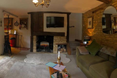 Bibury Riverside Cottage Grade II listed 6ppl Apartment in Bibury