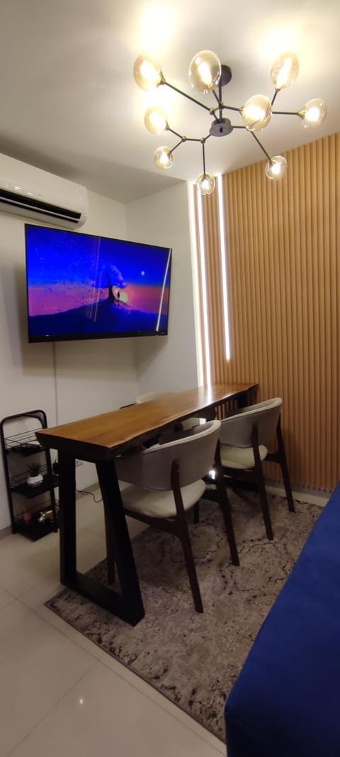 Dining area, Evening entertainment