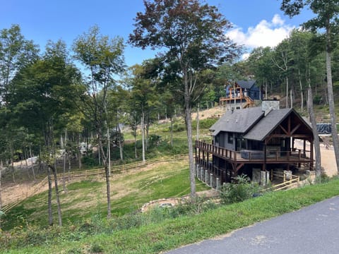 Red Sky Retreat at Eagles Nest House in Beech Mountain
