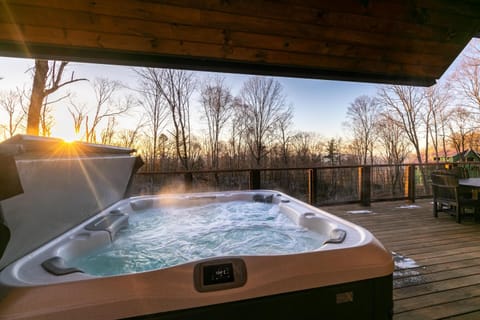 Red Sky Retreat at Eagles Nest House in Beech Mountain