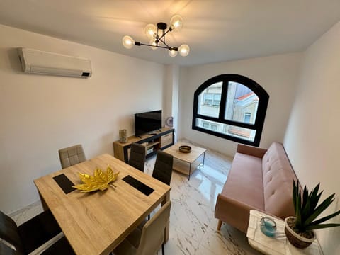 TV and multimedia, Living room, Seating area, Dining area, air conditioner