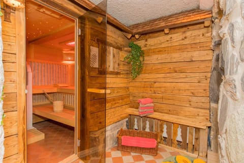 Sauna, Sauna, Spa and wellness centre/facilities