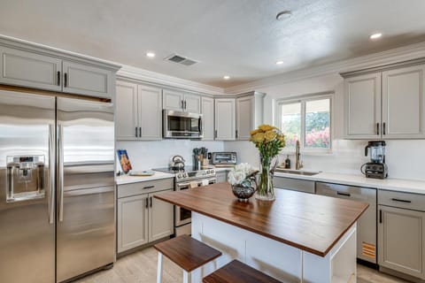 Palo Verde Oasis at ASU Skysong with Hot Tub House in Tempe