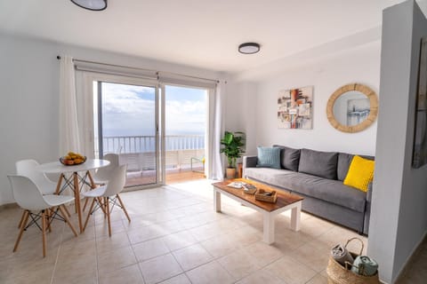 Natural landscape, Balcony/Terrace, Seating area, Dining area, Sea view