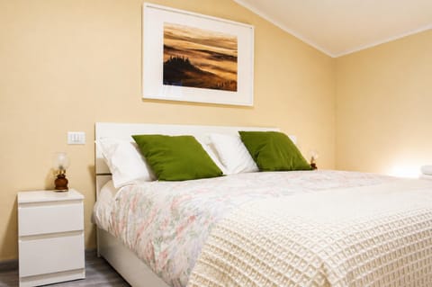 People, Photo of the whole room, Bedroom, Guests, children, older children, Family, furniture, internet, towels, wedding, air conditioner