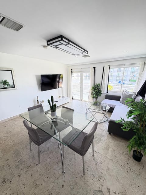 TV and multimedia, Living room, Dining area