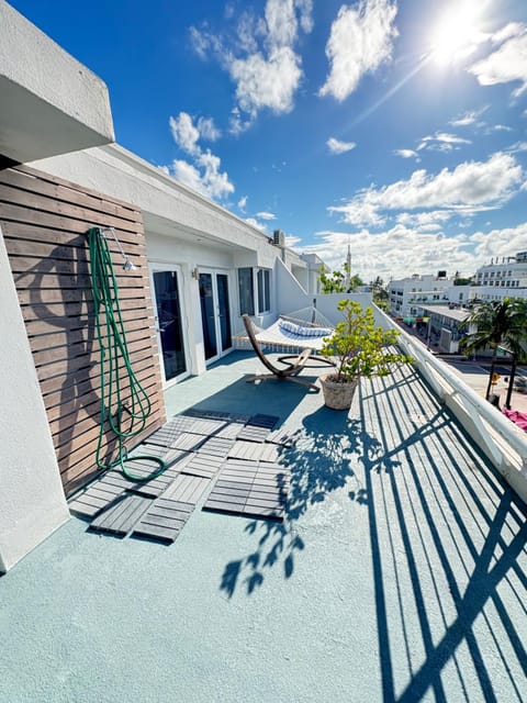 Balcony/Terrace, sunbed