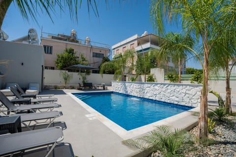 Property building, Day, Pool view, Swimming pool, sunbed