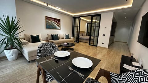 TV and multimedia, Living room, Seating area, Dining area