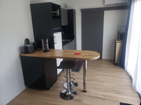 Coffee/tea facilities, Kitchen or kitchenette