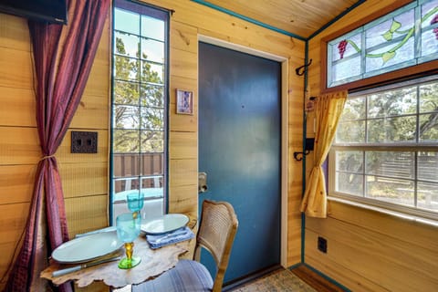 Walk to Lake Travis Austin Tiny Home with Hot Tub! Apartment in Lake Travis