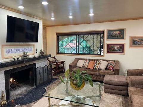 Casa del Bosque - Hermosa y Cálida Cabaña en Huitzilac - 22 huéspedes Chalet in State of Morelos