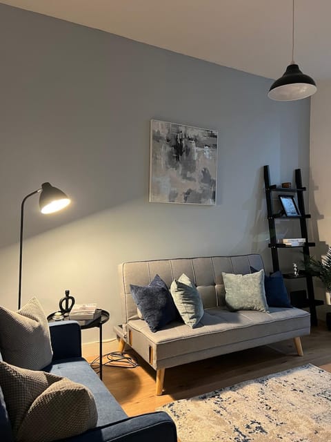 Home Near Etihad, Free Parking, Workplace & Garden House in Manchester