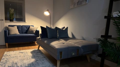 Home Near Etihad, Free Parking, Workplace & Garden House in Manchester