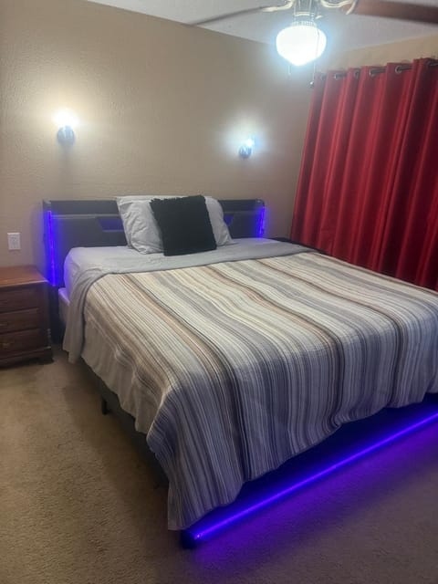 Comfort Stays Relax in a Cozy King Bedroom House in Fort Worth